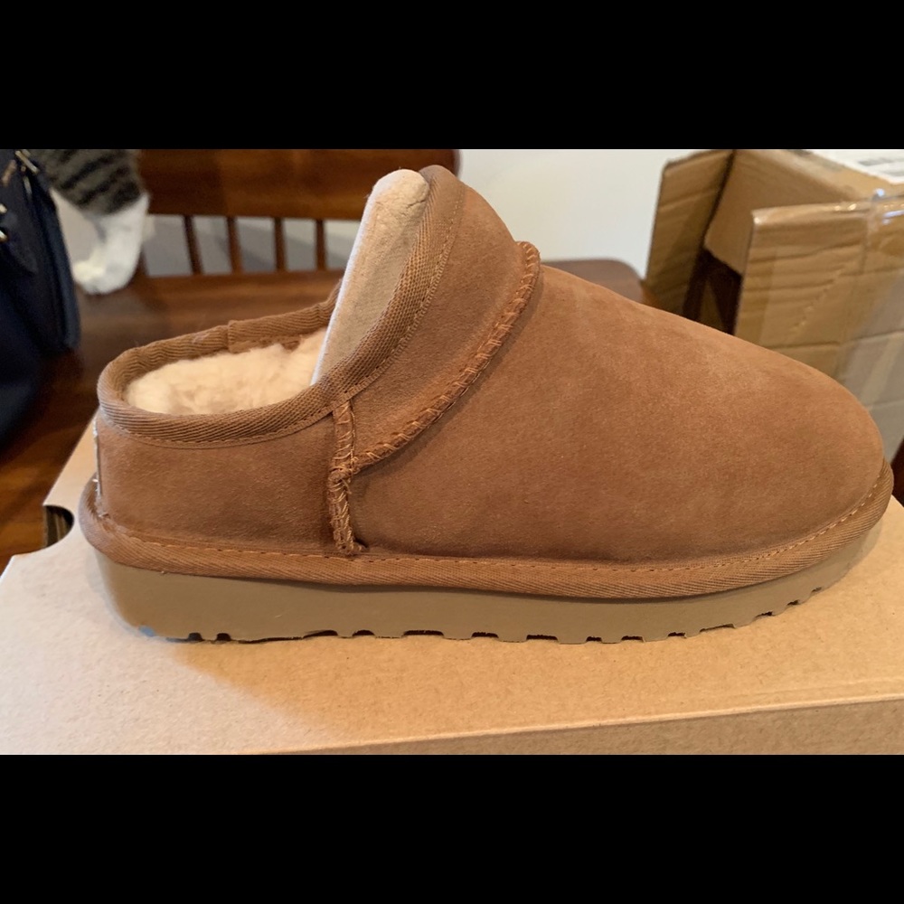 UGG classic slipper in chestnut size 6